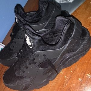 Nike Huarache Triple Black 12.5